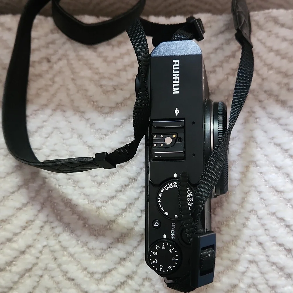 Fujifilm X-E4 Black Excellent Condition Updated NWOB Pls read Description
